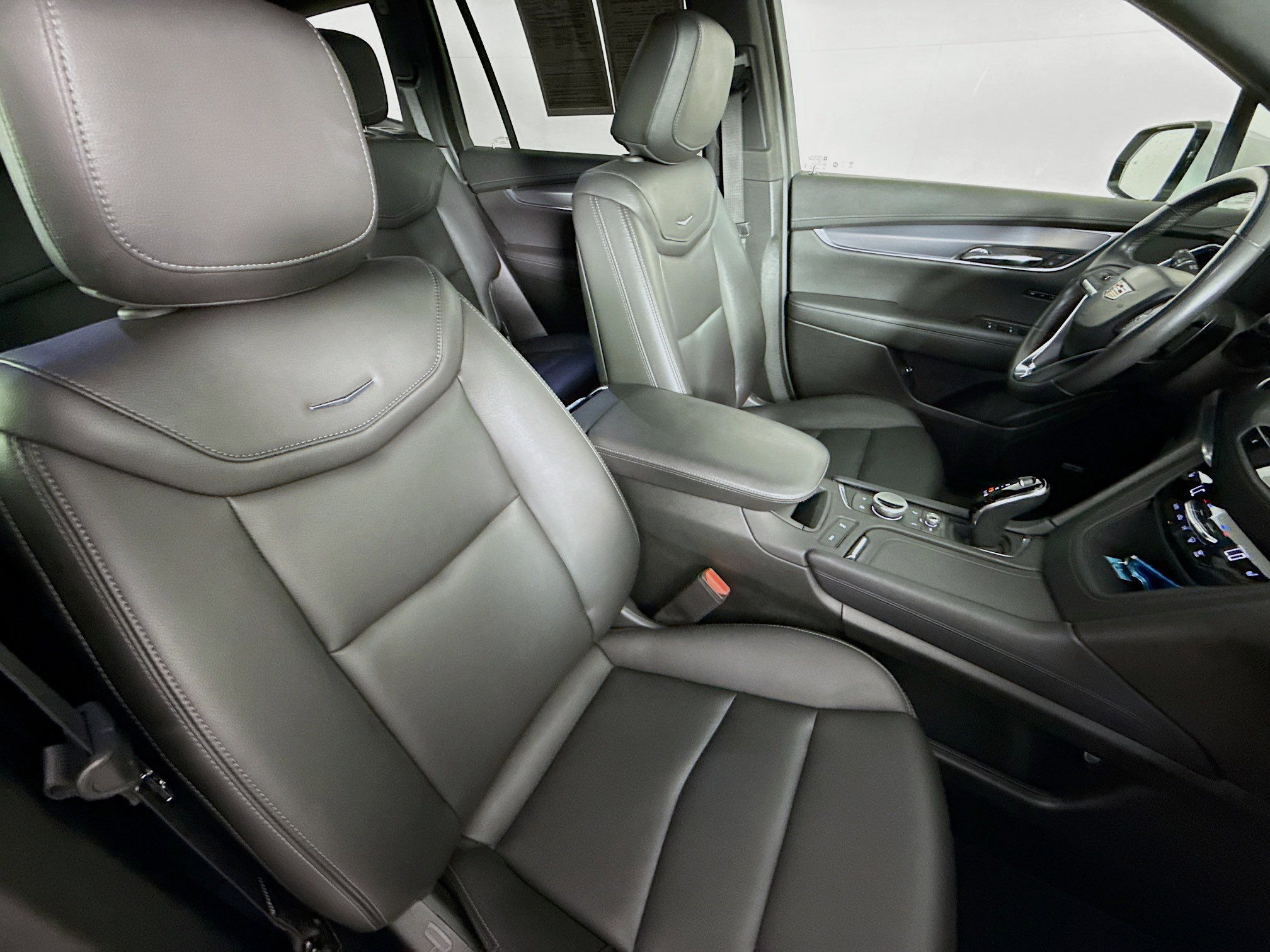 Used 2024 Cadillac XT6 Luxury image 37