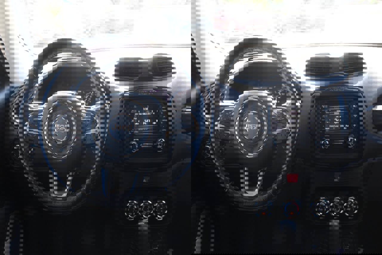 Used 2017 Jeep Renegade Latitude FWD image 23