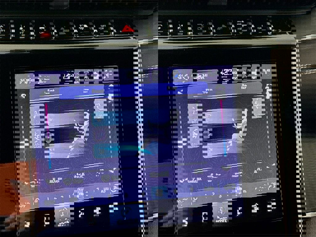 Used 2024 Jeep Grand Cherokee L Laredo image 14