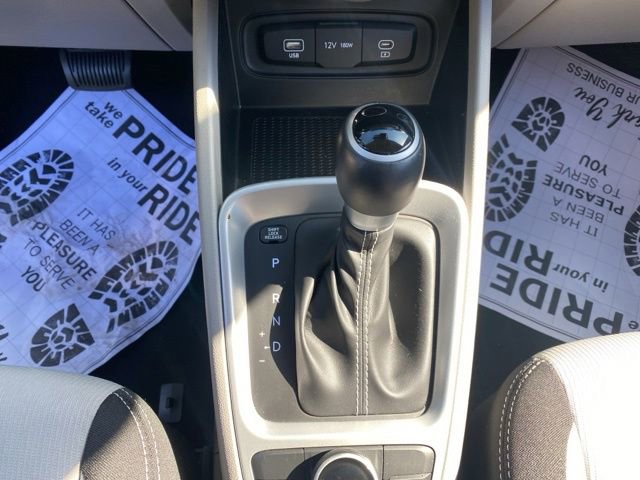 Used 2025 Hyundai Venue SEL FWD image 16