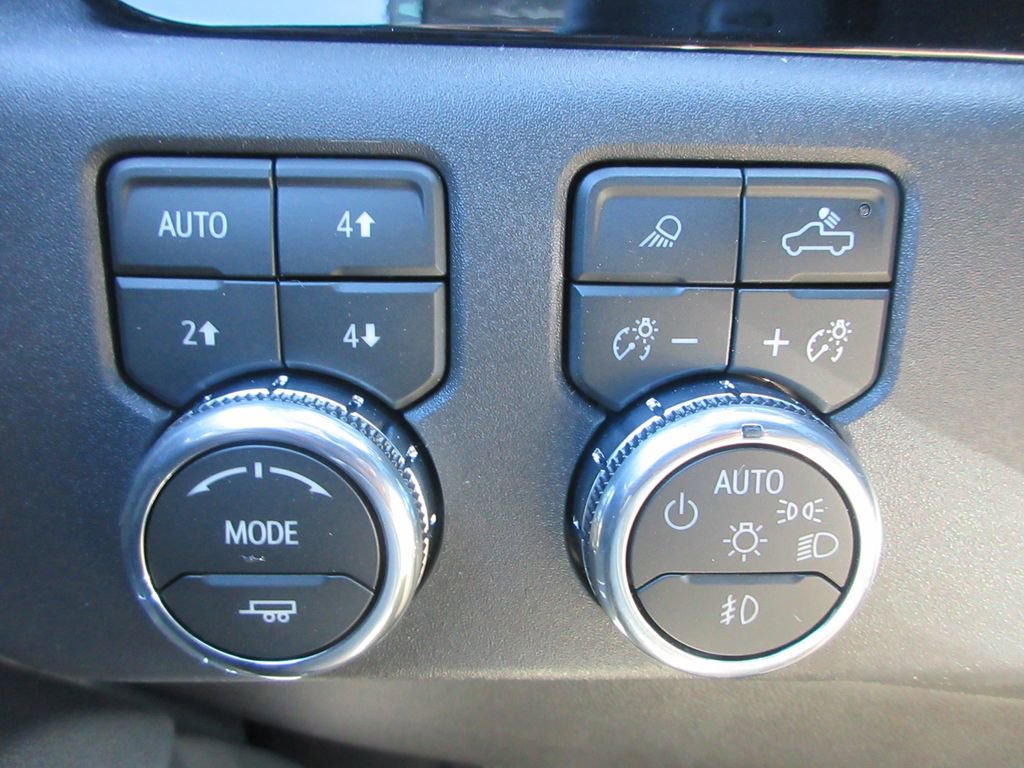 New 2026 GMC Sierra 1500 SLT image 16