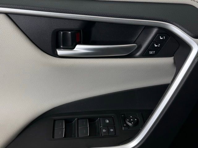 Used 2025 Toyota RAV4 Limited w/ Advanced Technology Package FWD image 14