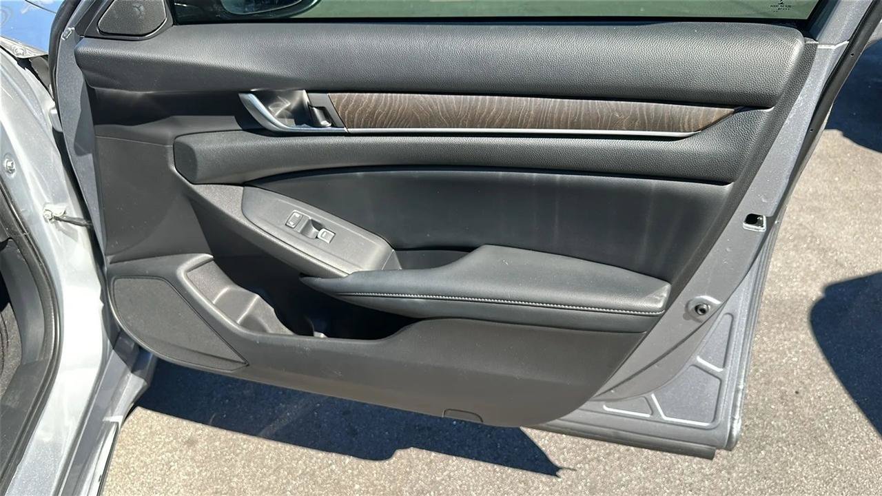 Used 2018 Honda Accord EX-L image 33