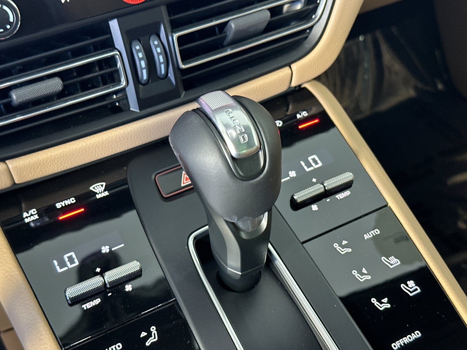 Certified 2026 Porsche Macan AWD/4WD image 25