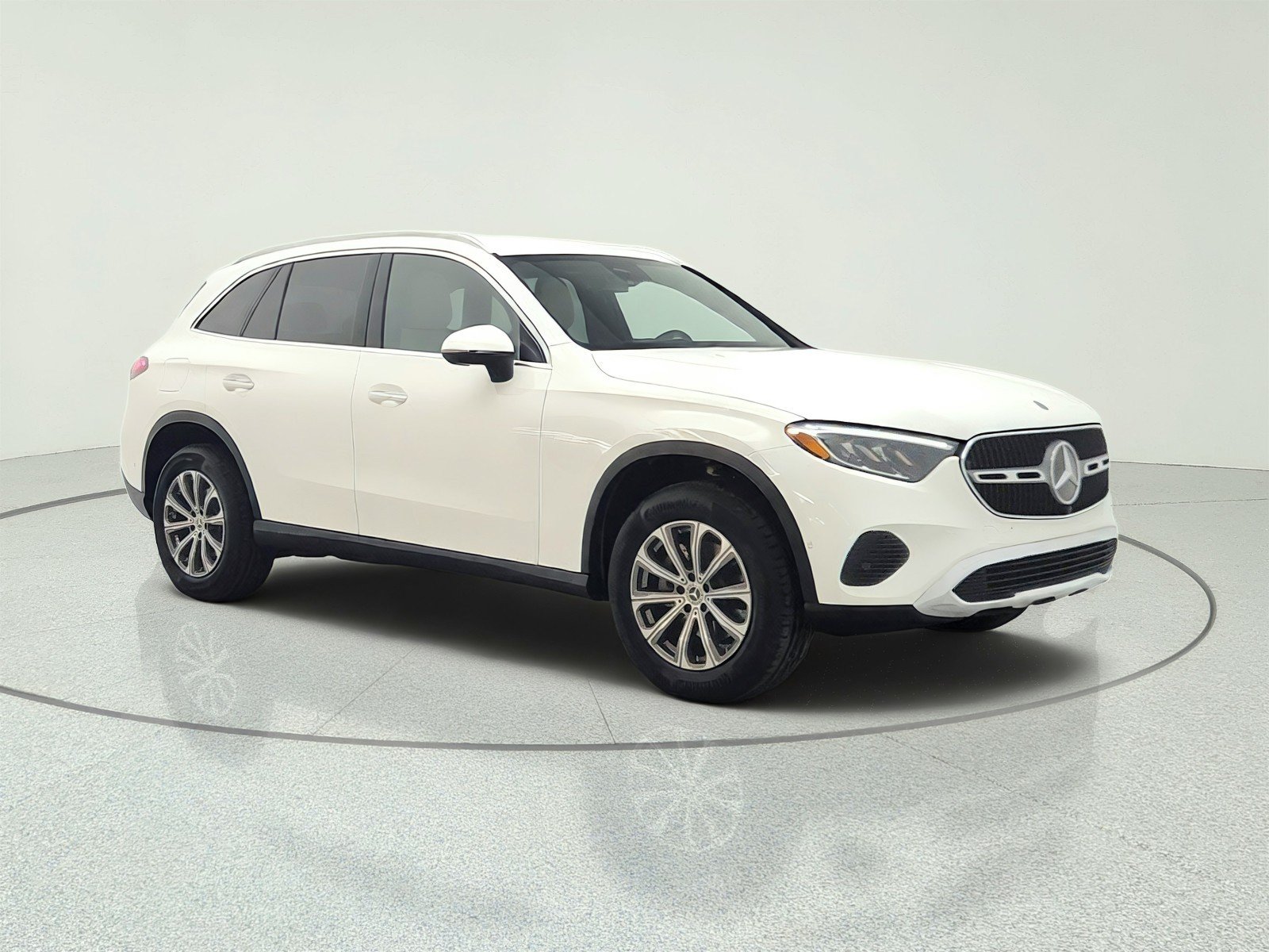 Used 2024 Mercedes-Benz GLC 300 image 3