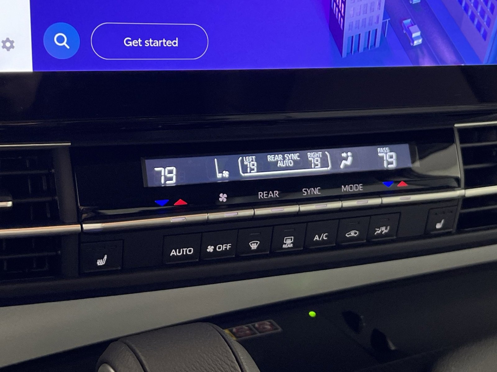 Used 2025 Toyota Sienna XLE image 21