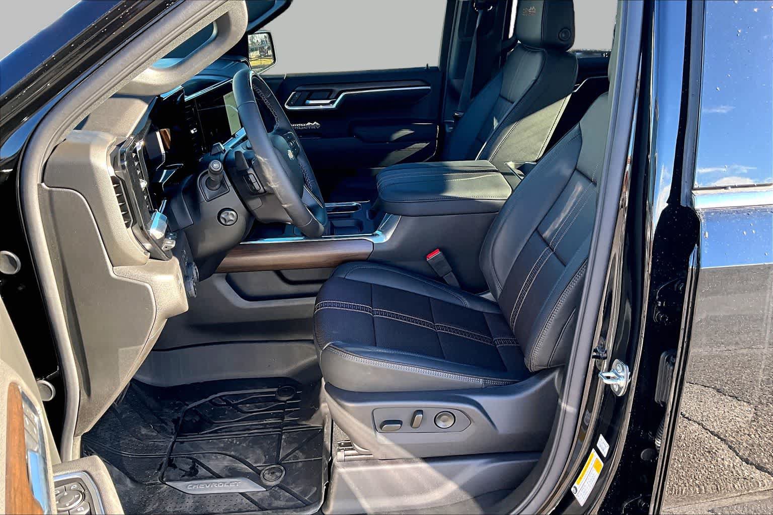 New 2026 Chevrolet Silverado 1500 High Country w/ High Country Premium Package RWD image 10