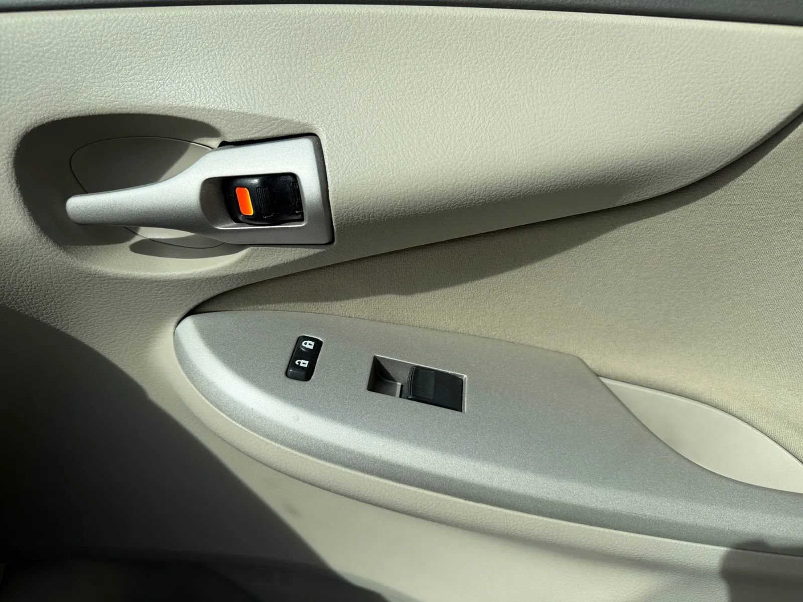 Used 2010 Toyota Corolla LE FWD image 20