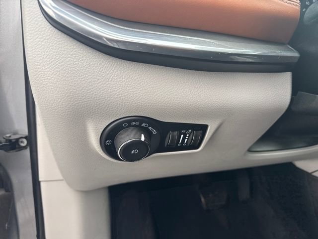 Used 2023 Jeep Compass Limited w/ Sun and Sound Group image 13