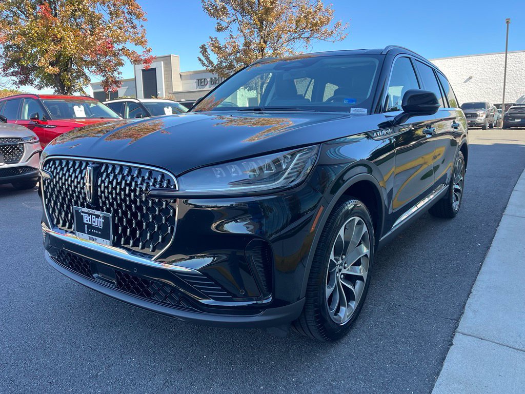 Used 2026 Lincoln Aviator Reserve AWD/4WD image 3