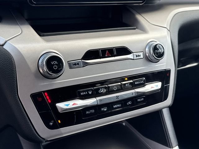 Used 2023 Ford Explorer XLT w/ Equipment Group 202A image 22