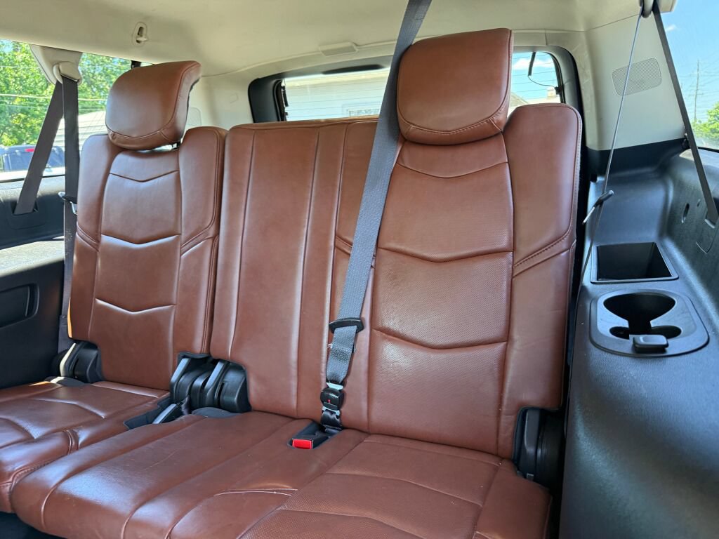 Used 2016 Cadillac Escalade ESV Luxury AWD/4WD image 28