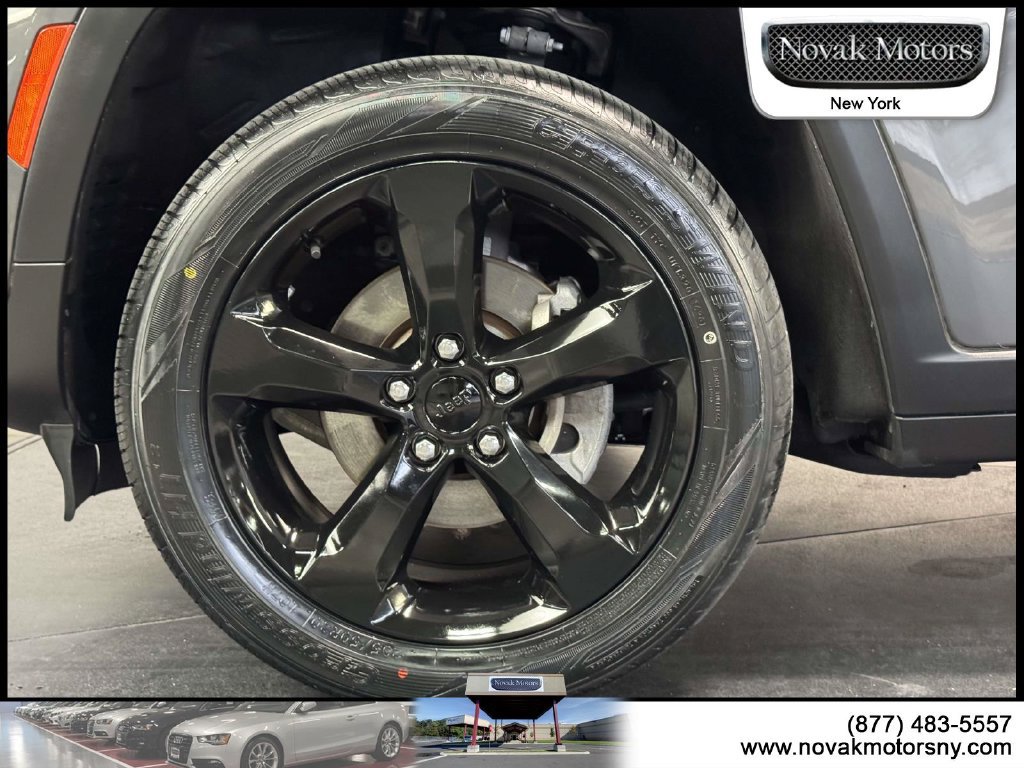 Used 2023 Jeep Grand Cherokee Altitude AWD/4WD image 10