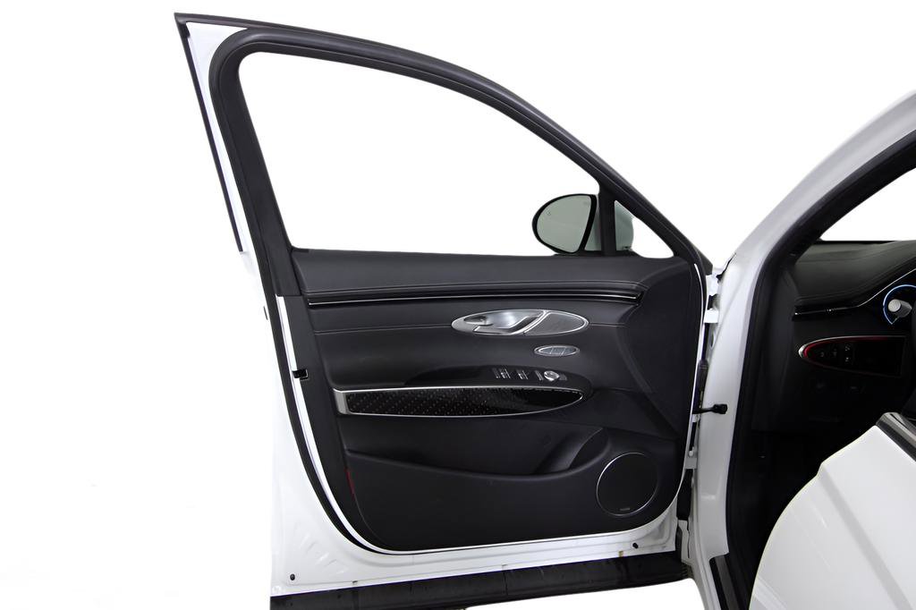 Used 2025 Genesis GV70 3.5T Sport w/ Sport Prestige Package AWD/4WD image 37