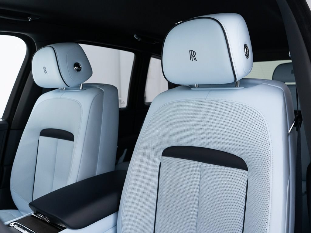 Certified 2025 Rolls-Royce Cullinan AWD/4WD image 17