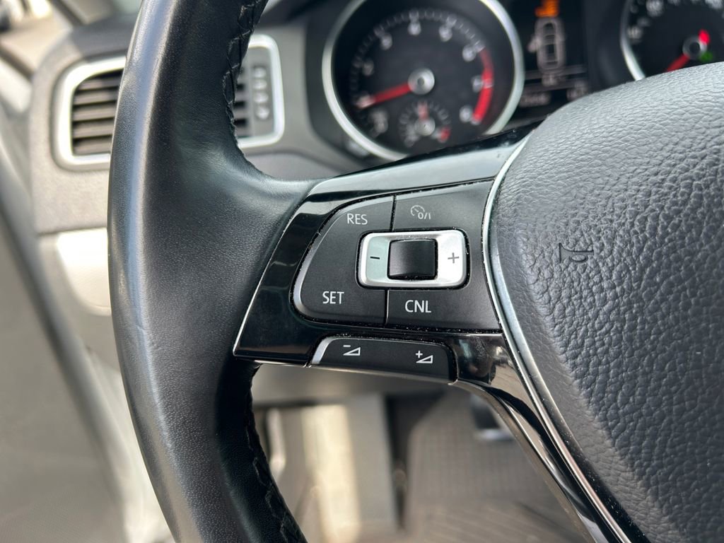 Used 2017 Volkswagen Jetta SE FWD image 14