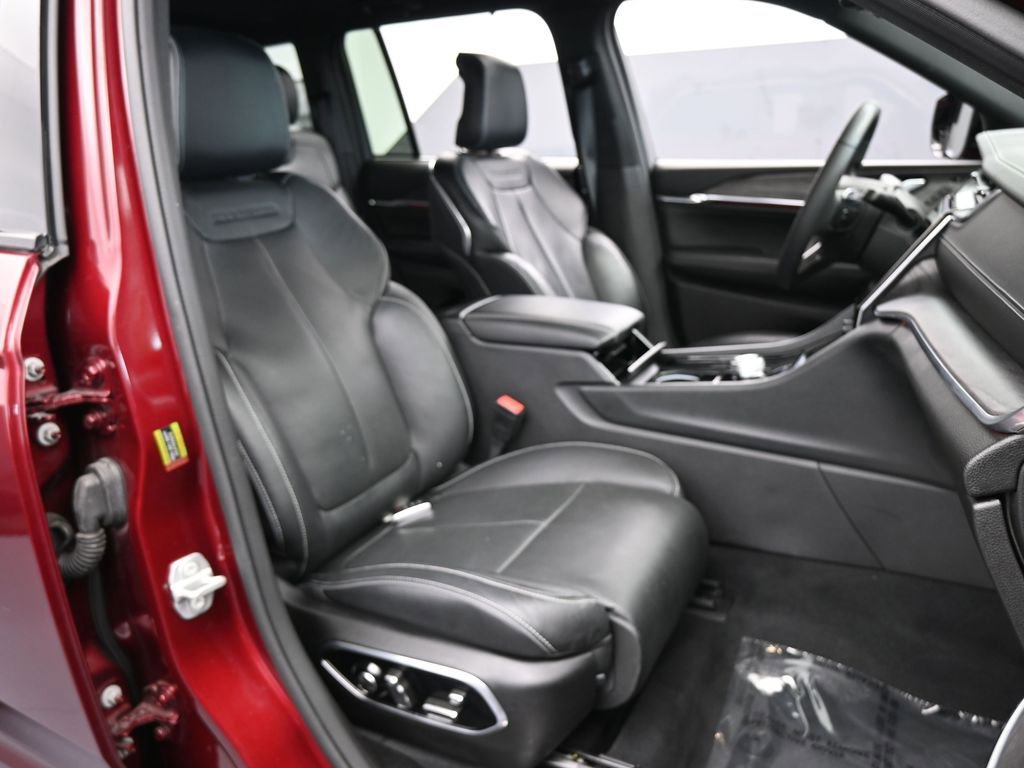 Used 2023 Jeep Grand Cherokee Overland w/ Luxury Tech Group IV image 50