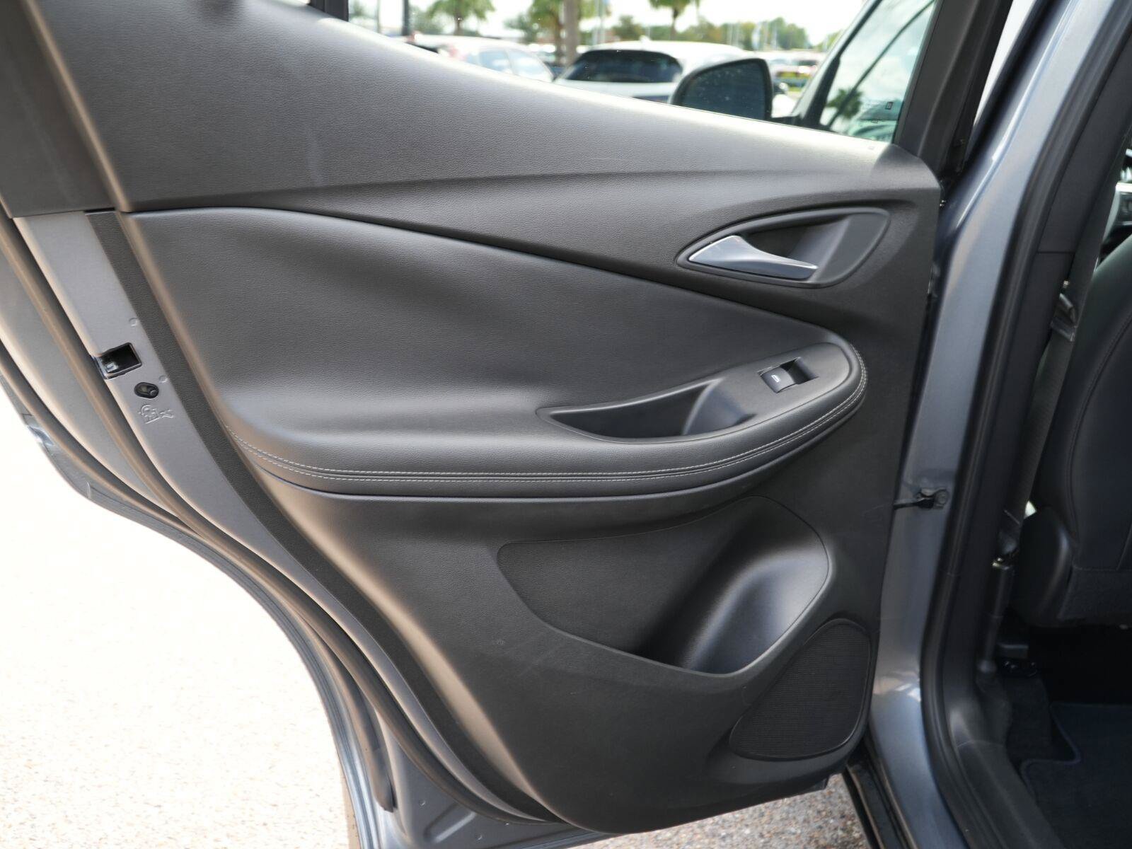 Used 2021 Buick Encore GX Select FWD image 17