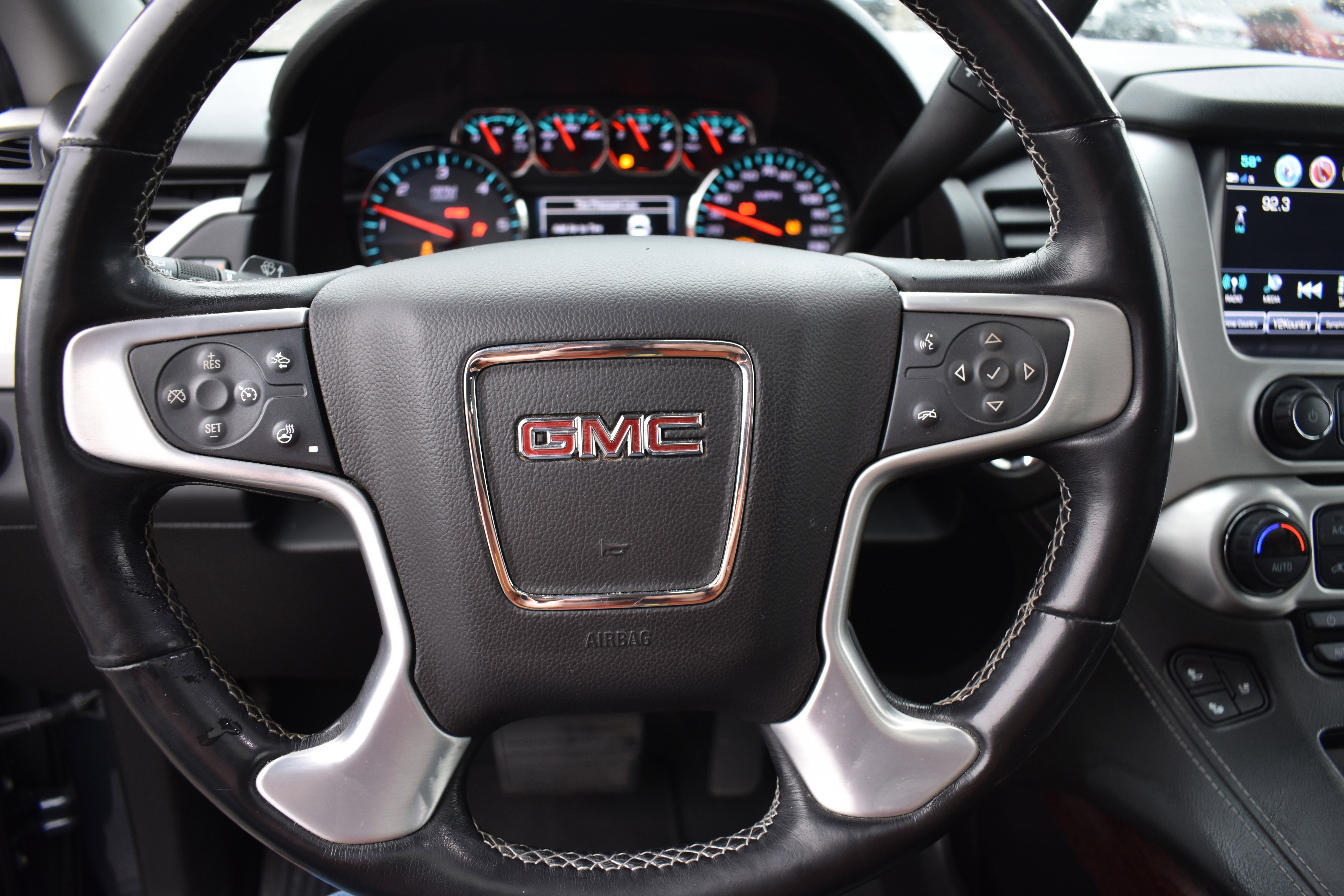 Used 2019 GMC Yukon XL SLT w/ Open Road Package image 13