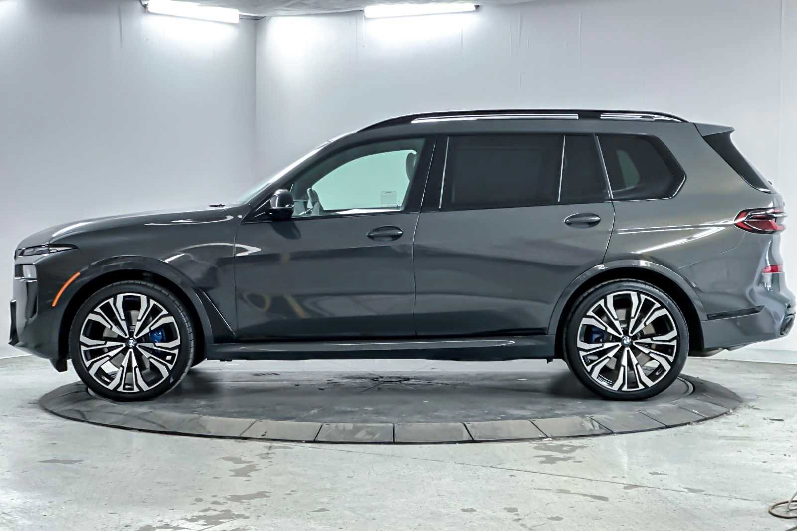 Used 2025 BMW X7 M60i image 5