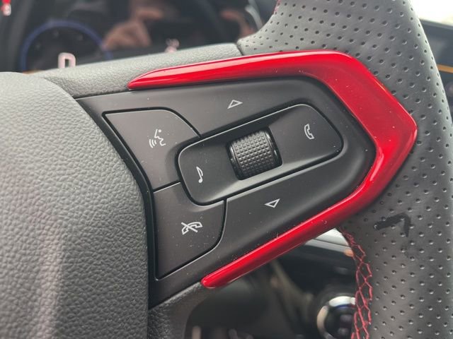 Used 2025 Chevrolet Trax RS w/ Sunroof Package image 18