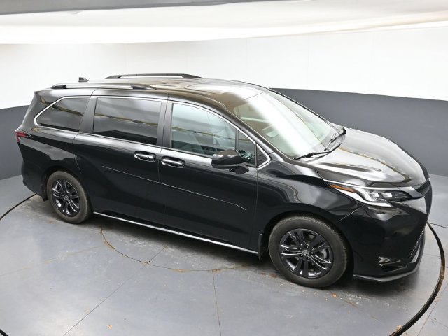 Used 2024 Toyota Sienna XSE w/ XSE Plus Package AWD/4WD image 42