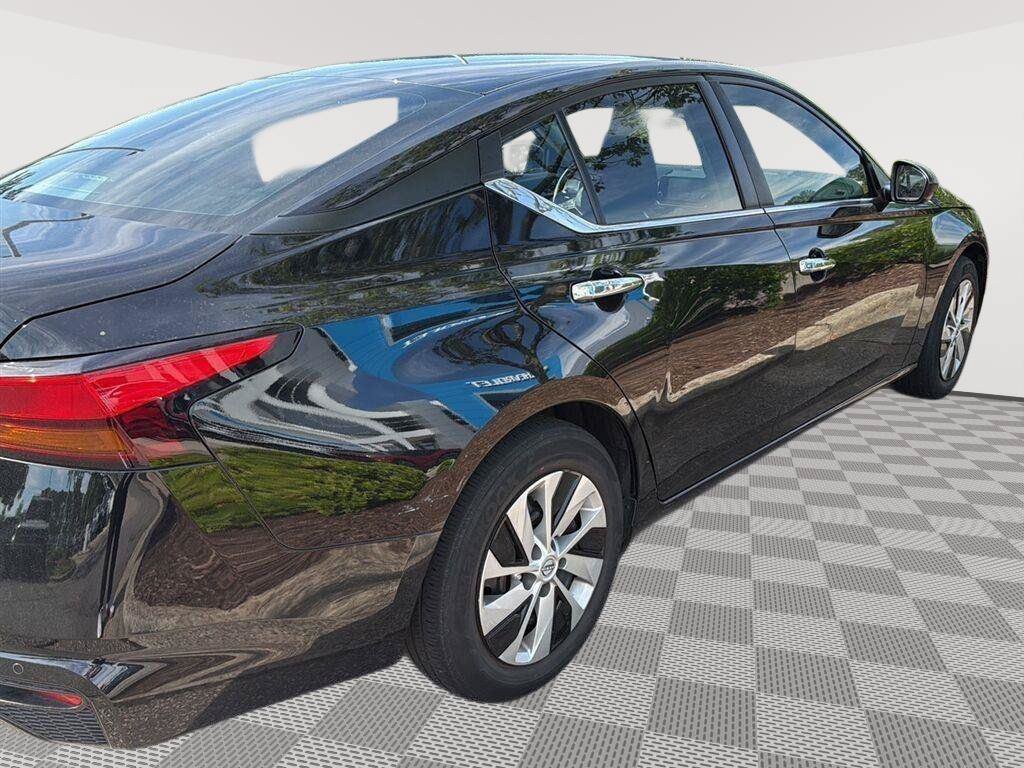 Used 2024 Nissan Altima 2.5 S FWD image 4