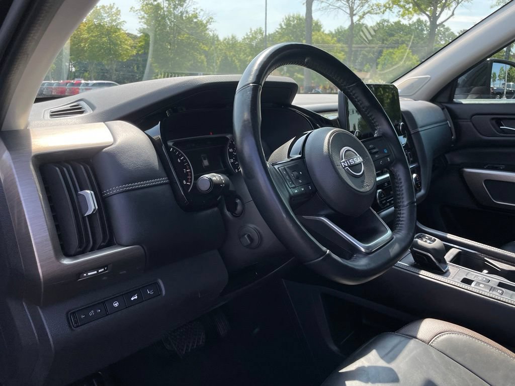 Used 2023 Nissan Pathfinder Platinum FWD image 27