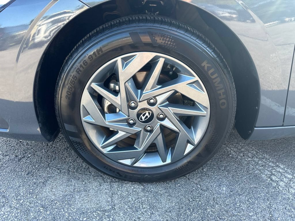 Certified 2024 Hyundai Elantra SEL FWD image 11