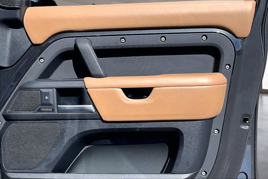 Used 2025 Land Rover Defender 110 X-Dynamic SE image 19