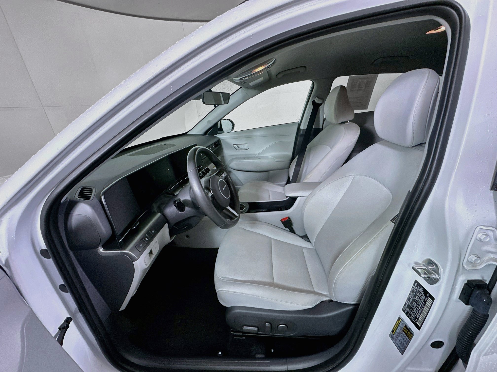 Used 2025 Hyundai Kona SEL FWD image 13