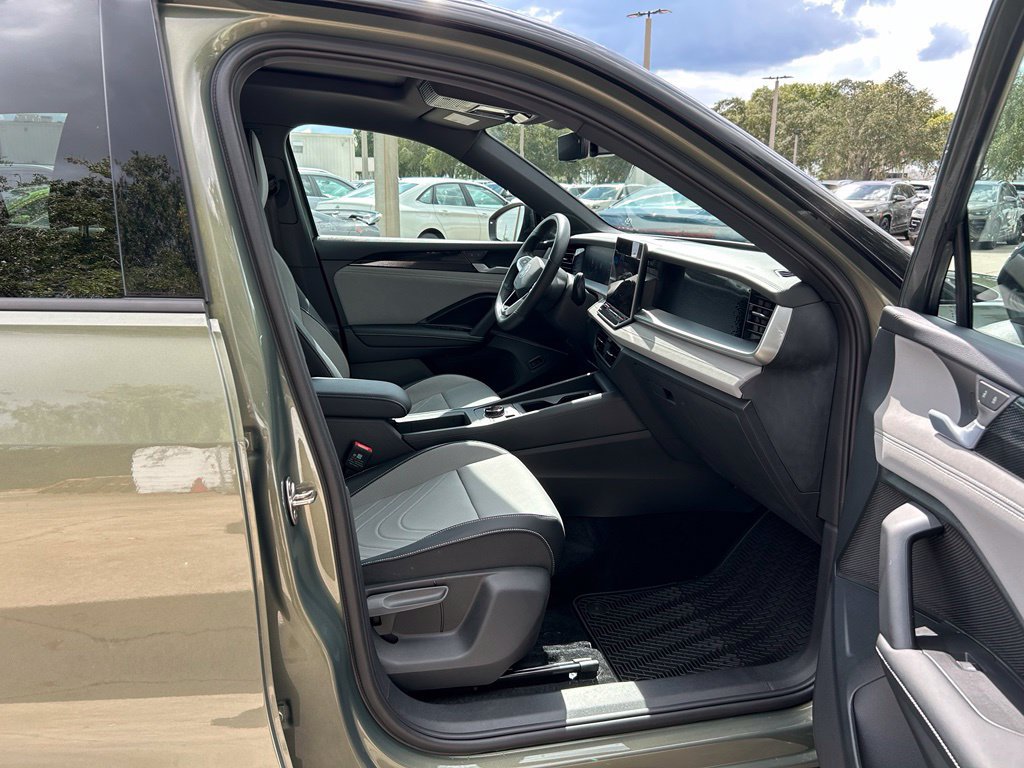 Used 2026 Volkswagen Tiguan SE R-Line FWD image 36