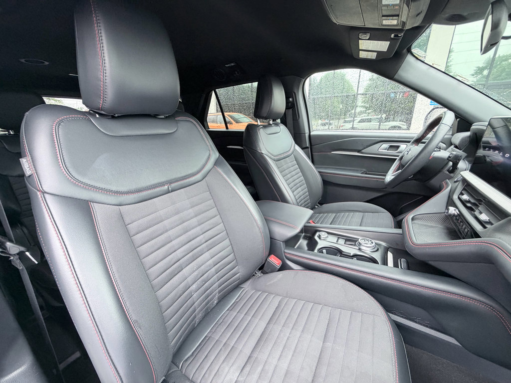 Used 2025 Ford Explorer ST-Line w/ ST-Line Street Pack AWD/4WD image 27
