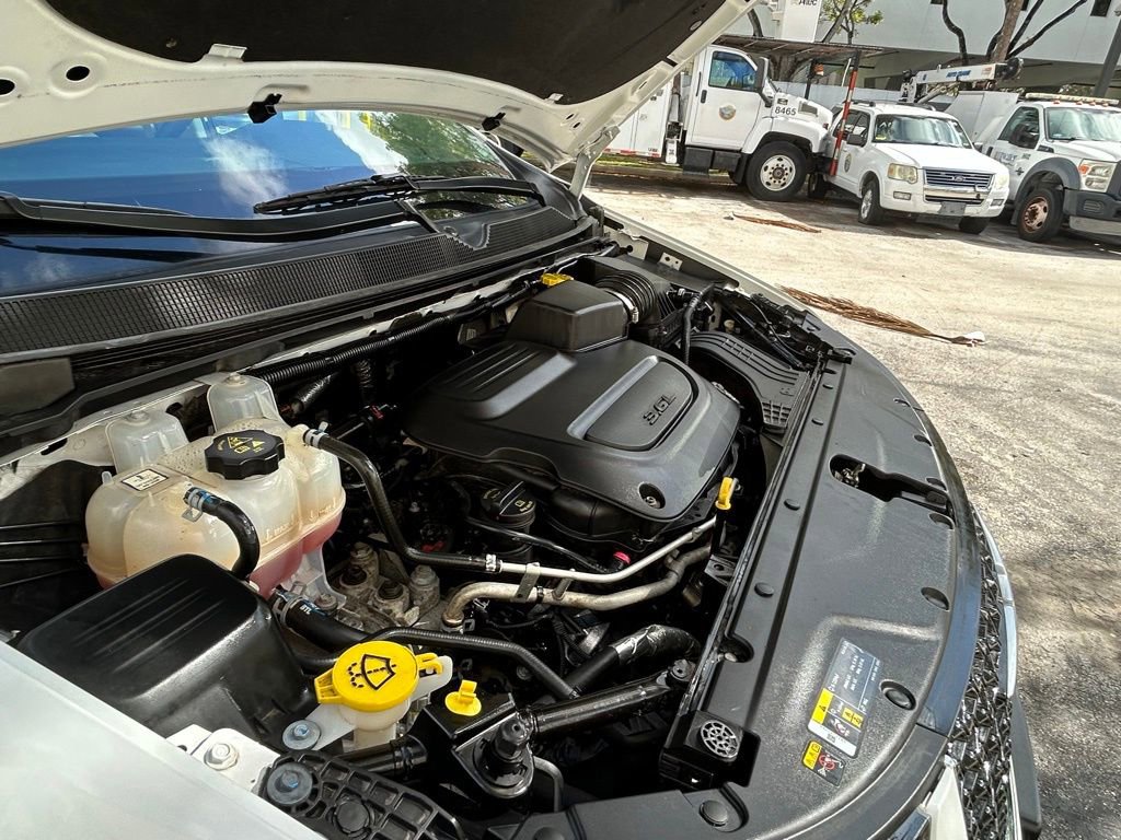 Certified 2024 Chrysler Pacifica Touring-L image 29