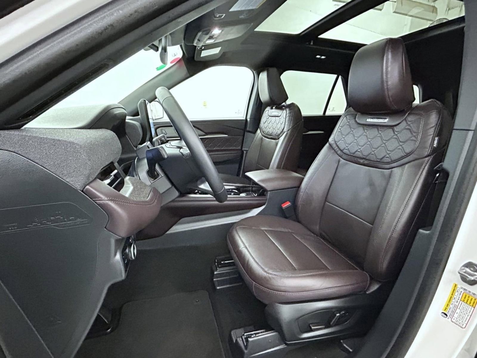 Used 2025 Ford Explorer Platinum w/ LUX Leather Package image 10