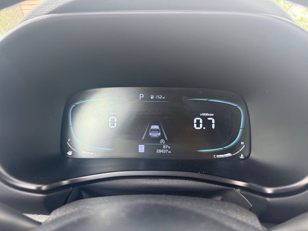 Used 2025 Kia Soul LX w/ LX Technology Package FWD image 17