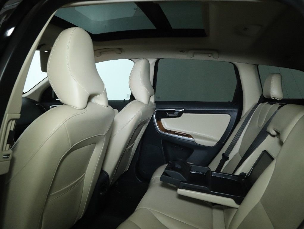 Used 2017 Volvo XC60 T6 Inscription w/ Climate Package image 15