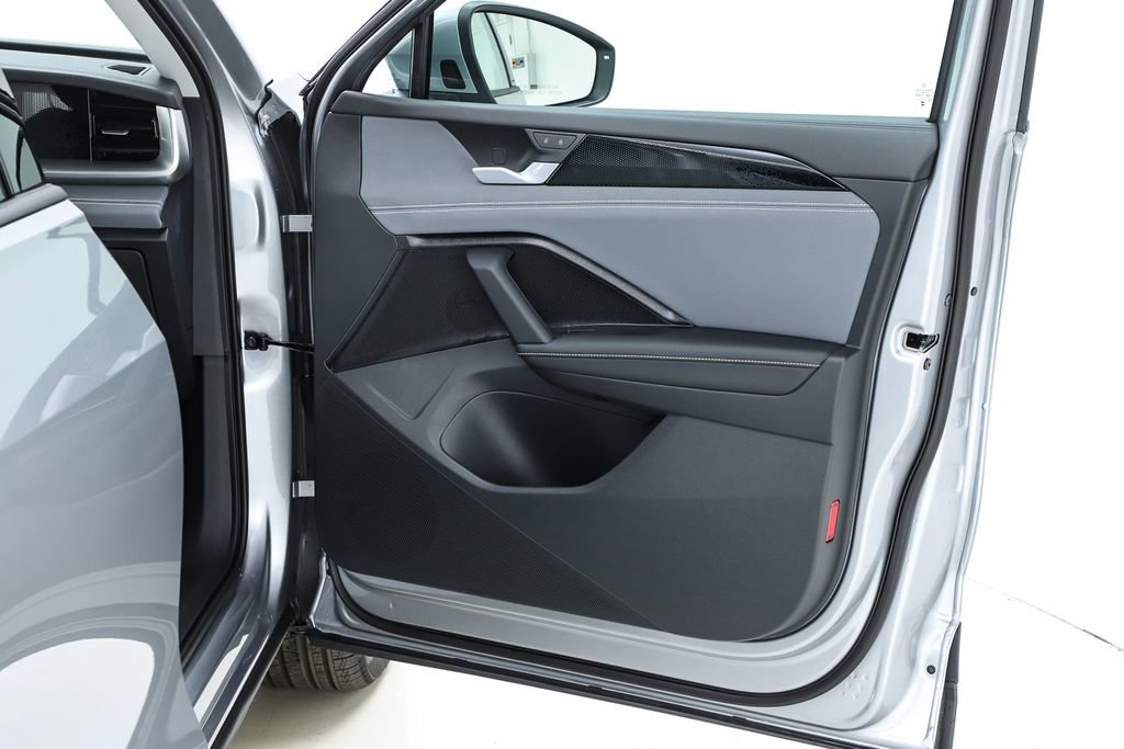 New 2026 Volkswagen Tiguan SE image 71