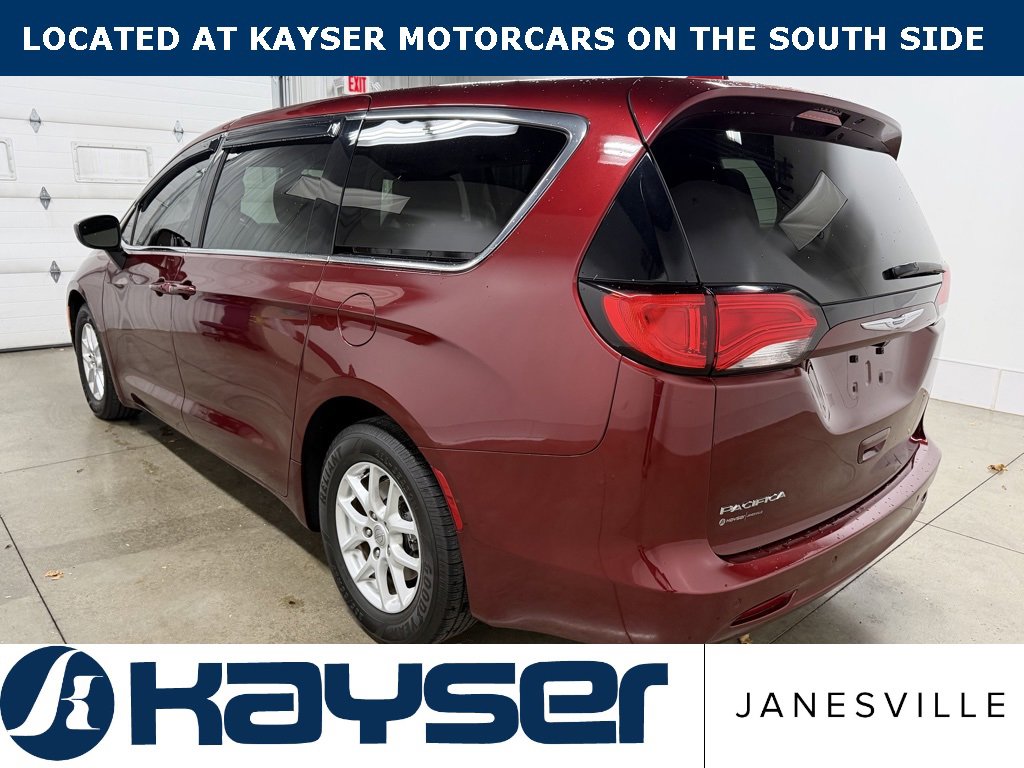 Used 2017 Chrysler Pacifica Touring image 6