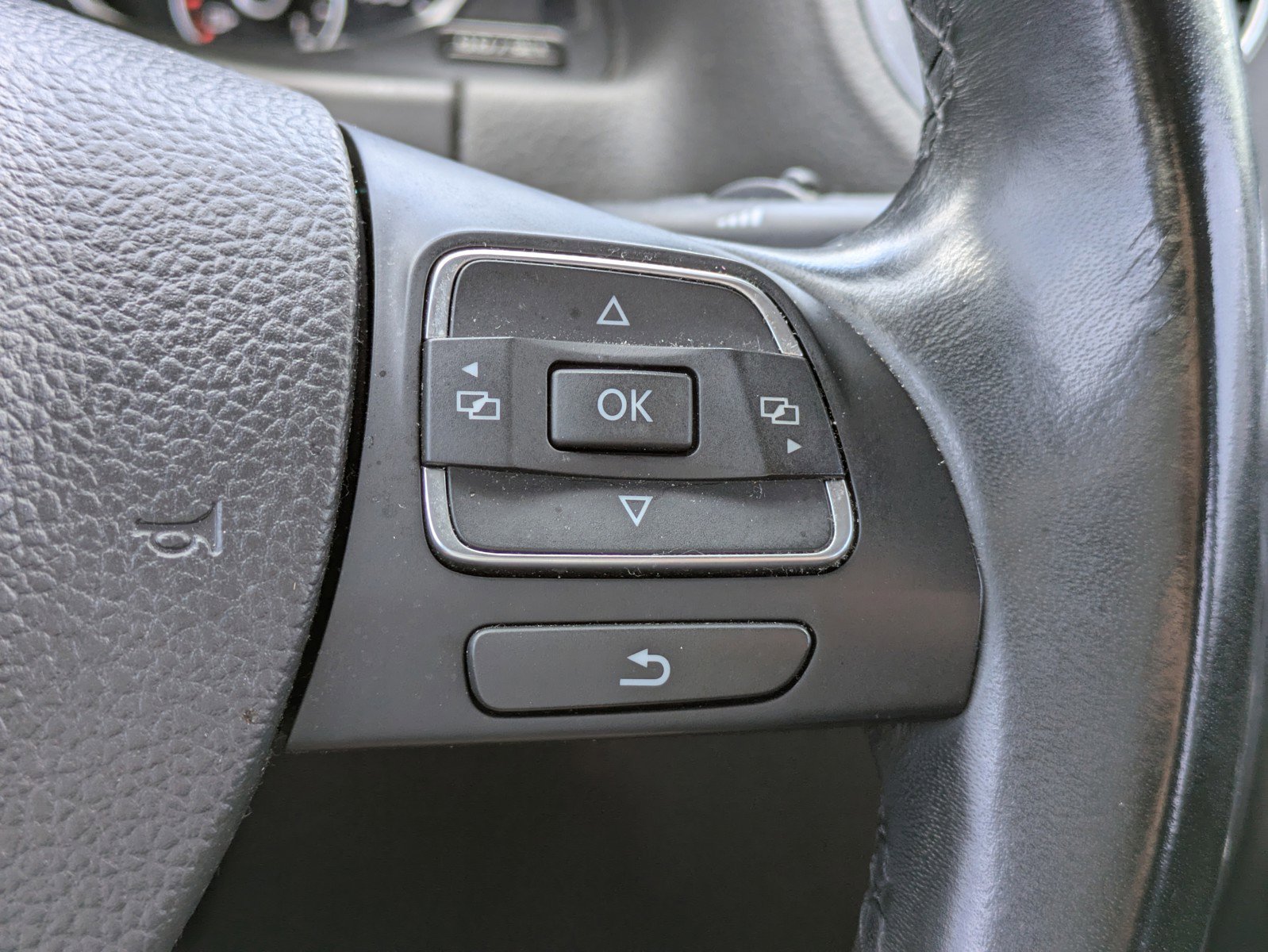 Used 2017 Volkswagen Tiguan S image 18