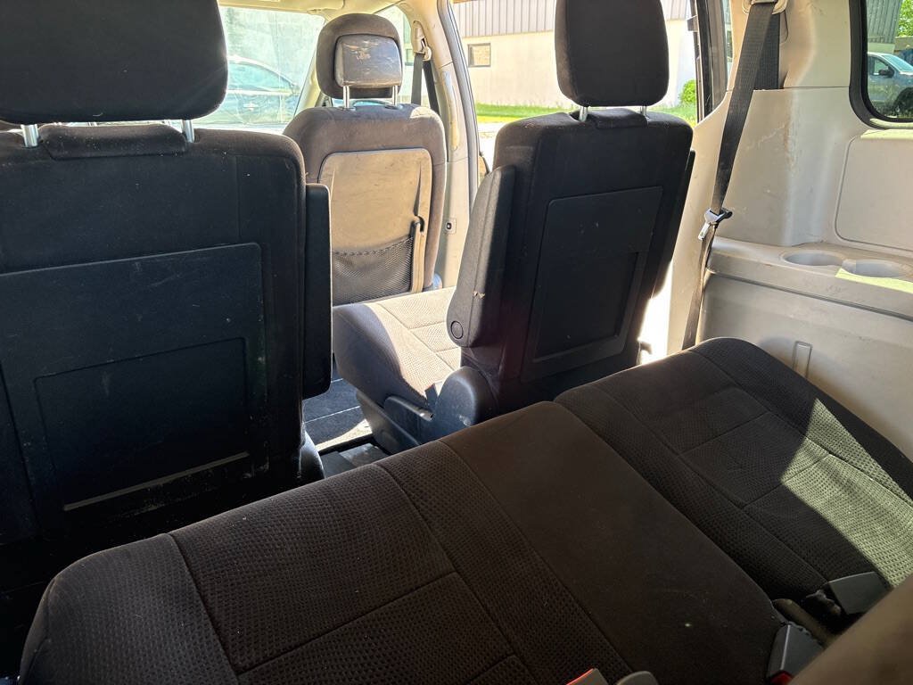 Used 2013 Dodge Grand Caravan SXT FWD image 13