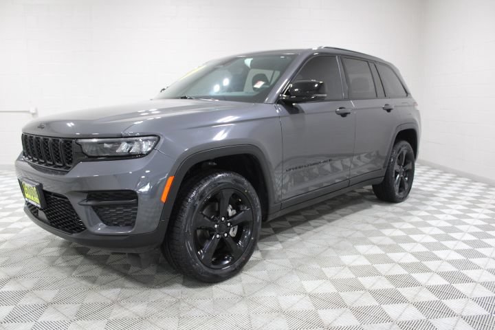 Used 2023 Jeep Grand Cherokee Altitude AWD/4WD image 7