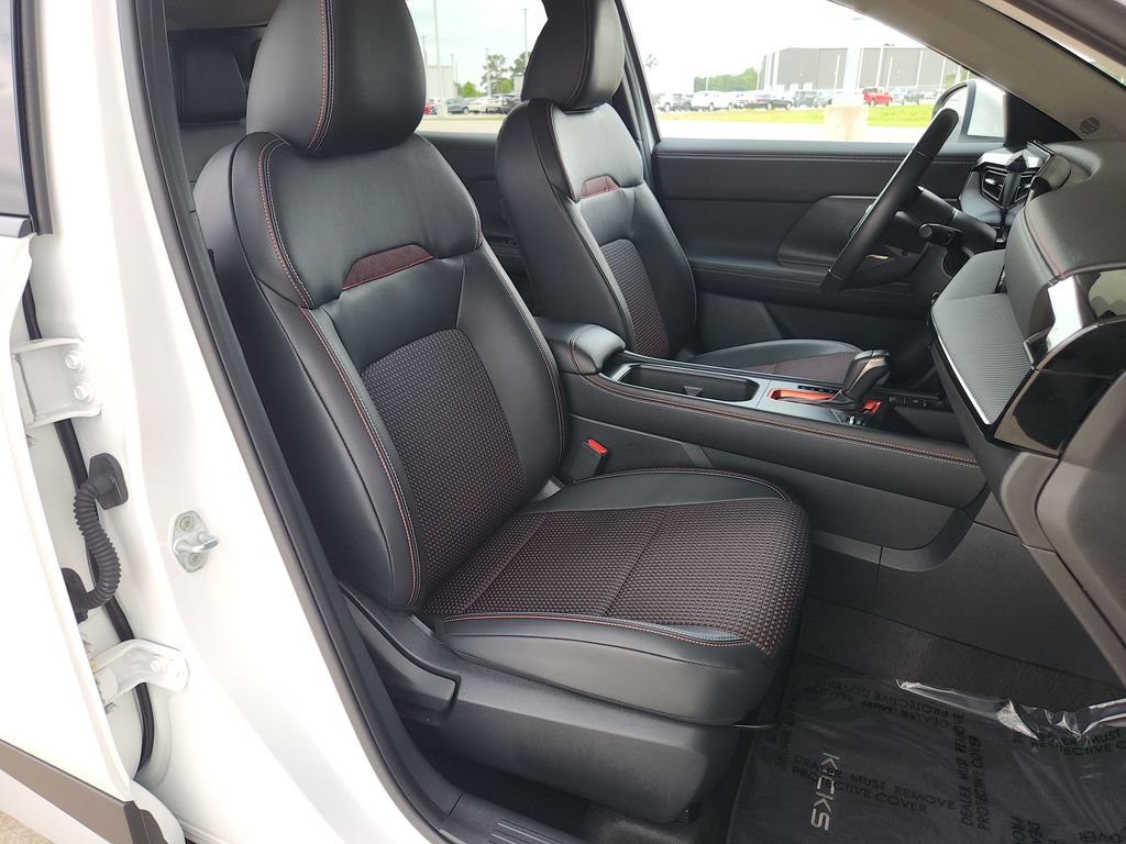 Certified 2025 Nissan Kicks SR image 15