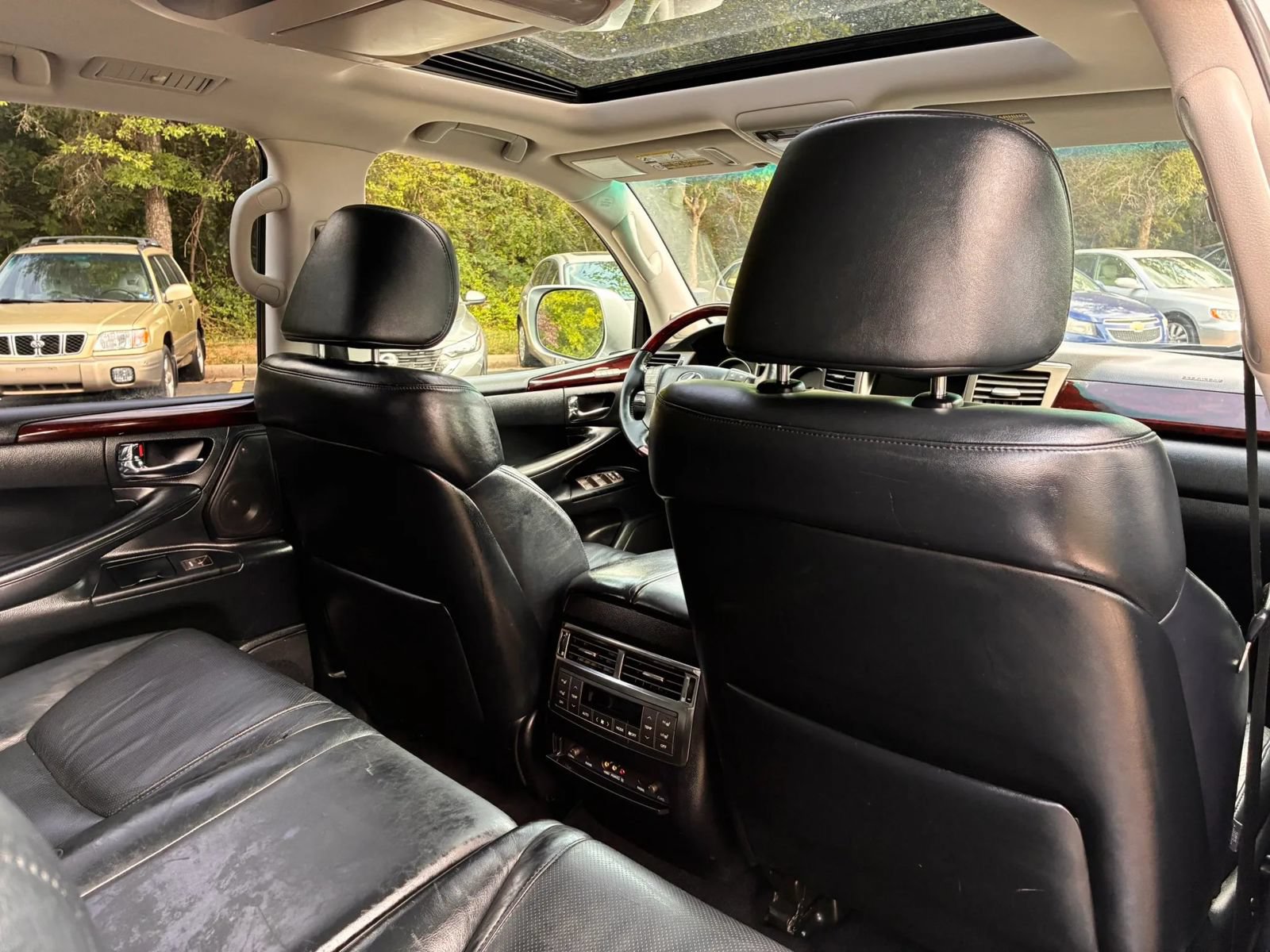 Used 2011 Lexus LX 570 4WD w/ Luxury Pkg image 44