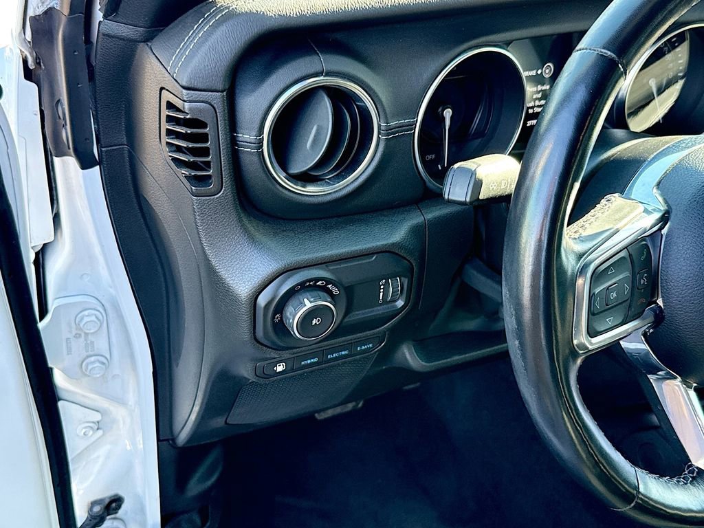 Used 2023 Jeep Wrangler Unlimited Sahara w/ Cold Weather Group image 11