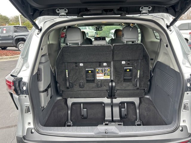 Used 2024 Toyota Sienna XLE image 8