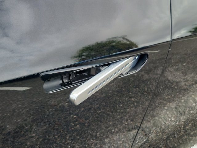 Certified 2024 Cadillac Lyriq Luxury AWD/4WD image 9