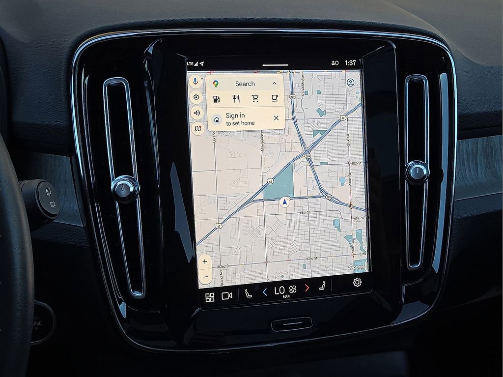 Certified 2023 Volvo XC40 B5 Plus w/ Driver Assist Package image 27