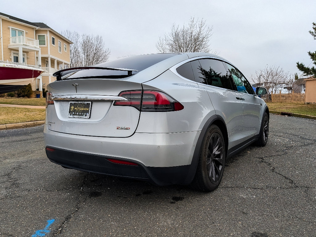 Used 2016 Tesla Model X Performance image 5