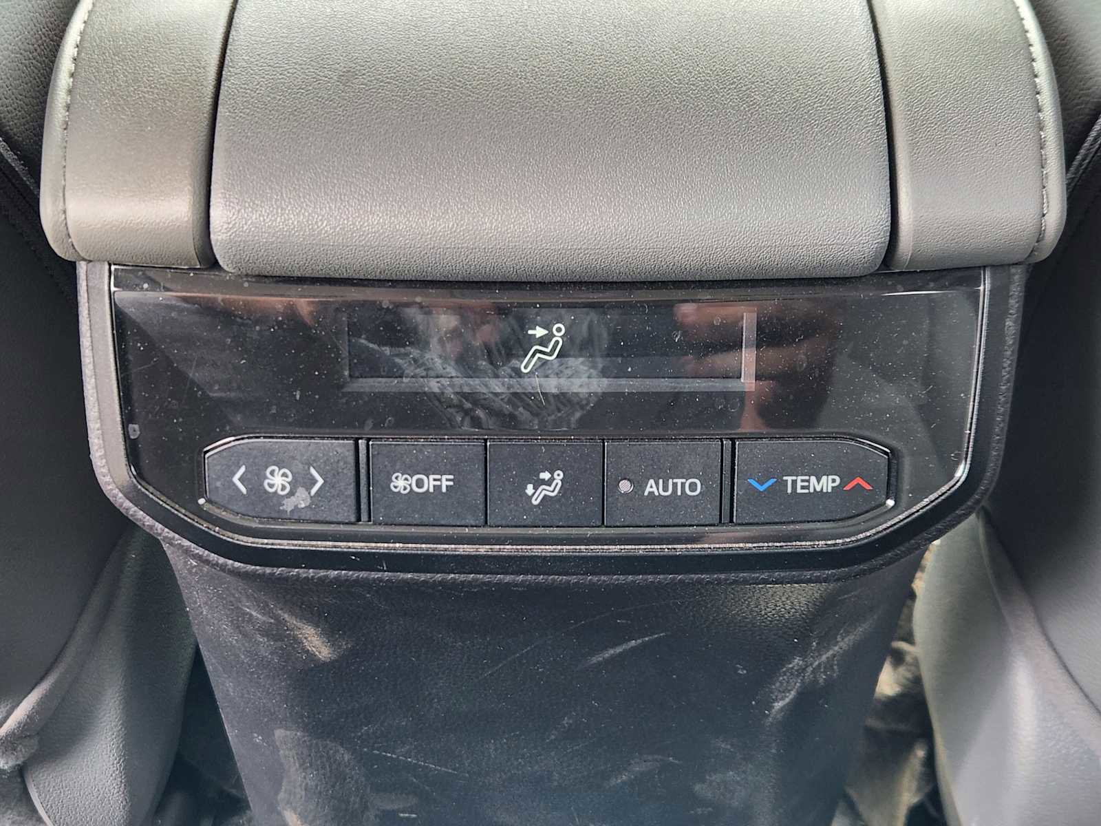 Used 2023 Toyota Highlander XLE FWD image 23